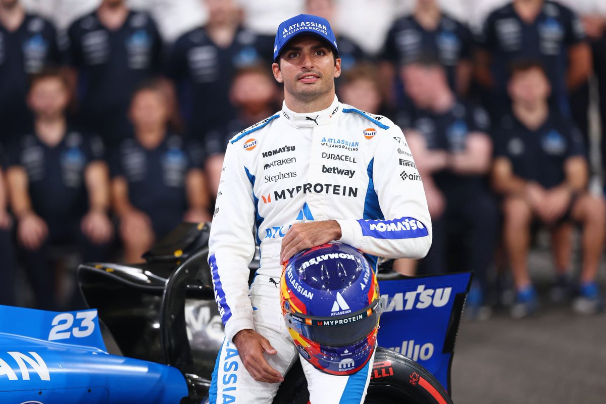 williamssainz's tweet image. end of the season team photo 💙