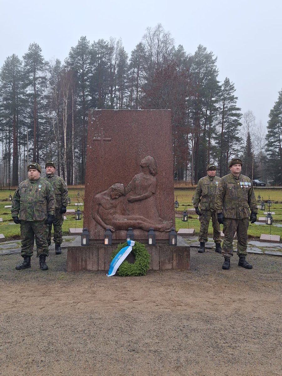 Hyvää Itsenäisyyspäivää 🇫🇮

Tänään taas osoitamme kunnioituksemme sotaveteraaneille, lotille ja kaikille veteraanisukupolvien edustajille. Heille jotka taistelivat Suomen vapauden ja itsenäisyydenpuolesta. Ilman heidän uhrauksiaan ei olisi Suomea.