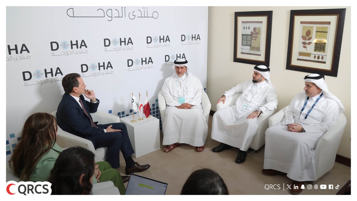 QRCS's tweet photo. سعادة رئيس مجلس الإدارة السيد يوسف بن علي الخاطر يلتقي السيد بيير كراهنبول، المدير العام للجنة الدولية للصليب الأحمر، ويناقشان تحديات العمل الإنساني وسبل تطوير التعاون المشترك والمبادرات الدبلوماسية الإنسانية.

#منتدى_الدوحة | #الهلال_الأحمر_القطري https://t.co/KIWymTEISK