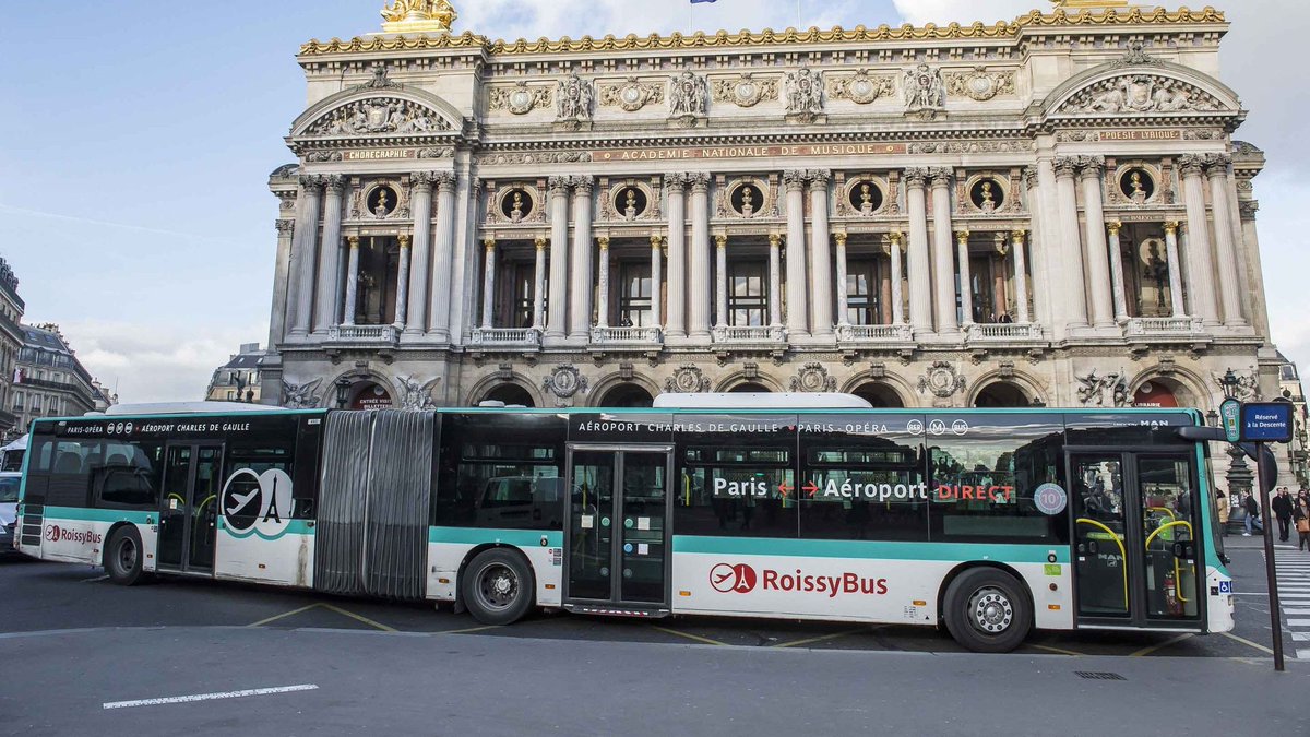 info_Paris_IDF's tweet image. 🔴 FLASH - #Paris : Fin du RoissyBus.

👉 La navette qui relie la capitale à l’aéroport Charles de Gaulle va être supprimée à partir de mars 2026. En cause : les problèmes liés aux bouchons sur l'autoroute A1 et dans Paris. (ActuFr) #RATP