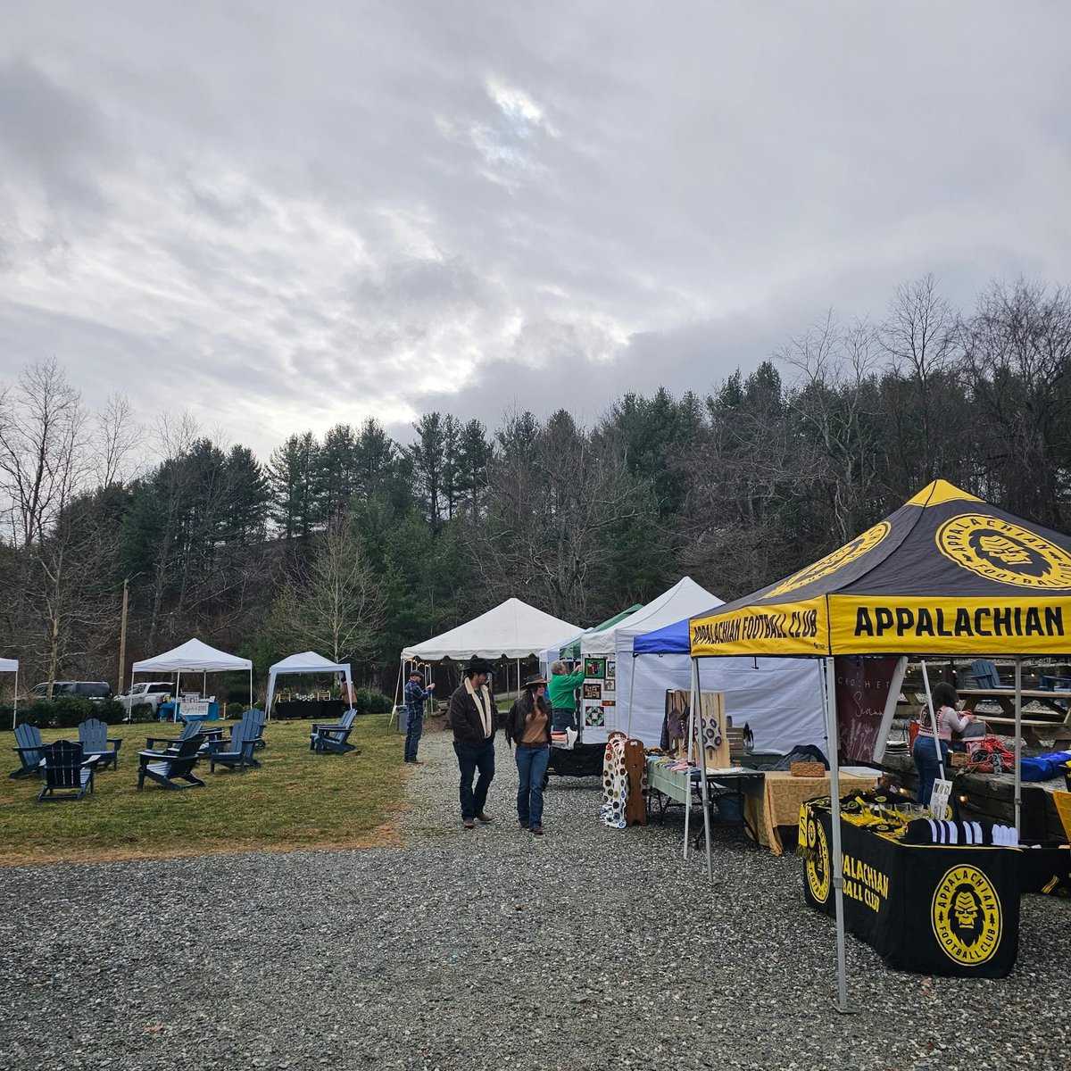 Love to see our Squatchy club set up in the community this holiday SZN!