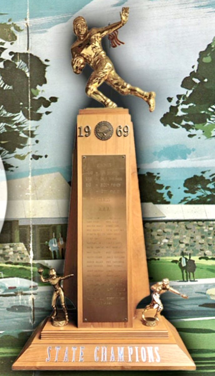 BuddyGarrityGBR's tweet photo. @TSSAA some things don’t need changing. 

Not sure why anyone thought that a change was needed, but the new State Championship trophy looks like it was ordered from TEMU. https://t.co/jKmPRY9BQ9