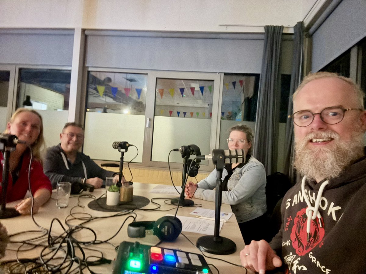 CUstaphorst's tweet image. Hier is weer een nieuwe aflevering van onze podcast “Hier kom ik weg”. We hebben een leuk gesprek over het aanstaande Nachtvolleybaltoernooi Staphorst. Te beluisteren via buzzsprout.com/1906896/episod… of je favoriete podcast-app.