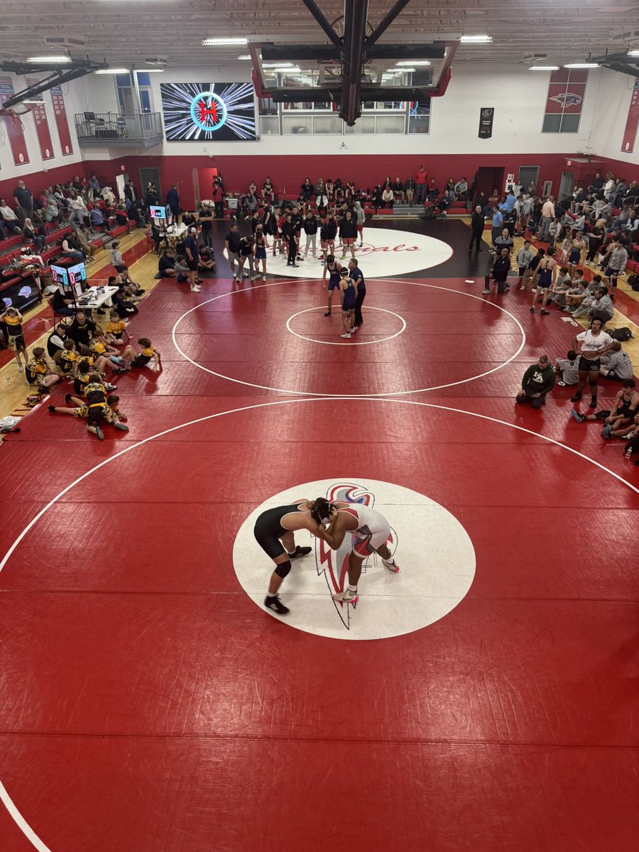 <a href="/HammondWRTC/">Skyhawk Wrestling</a> annual Holiday Hustle in full swing.  Big thanks to our wrestling coaches and volunteers on such a great event!!  #Ittakesavillage