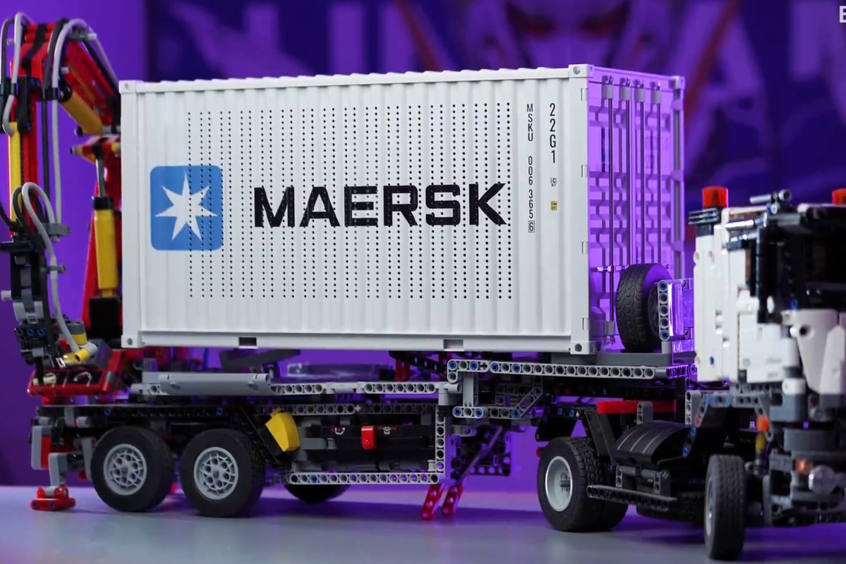 XPCMTeam's tweet image. Container SFFPC build by EXIA using Lego Technic and Colorful MEOW GPU @Colorful_Tech 

#pcbuild #pcsetup #pcmodding #gamingpc #custompc #xpcm #watercooling #customloop 
#Cats #CatLovers #MEOWMEOW #SFFPC #MiniITXPC #SmallFormFactorPC #CompactPC #PCMasterRace #PCMR #PCBuilds…