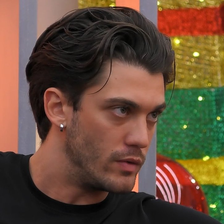 cassandraebast's tweet photo. Quanto sono contenta che Omer stia "sfogando" con Jonas 🖤Jonas lo cerca da ieri perché lo ha visto da solo e amareggiato.  
"Quando c'è un sentimento forte, ti impegni per superare qualsiasi cosa. Se c'è questo si supera. Se non lo superate..." 
 #jomer #jonita #pepes #rashman https://t.co/8MFSJlouFO
