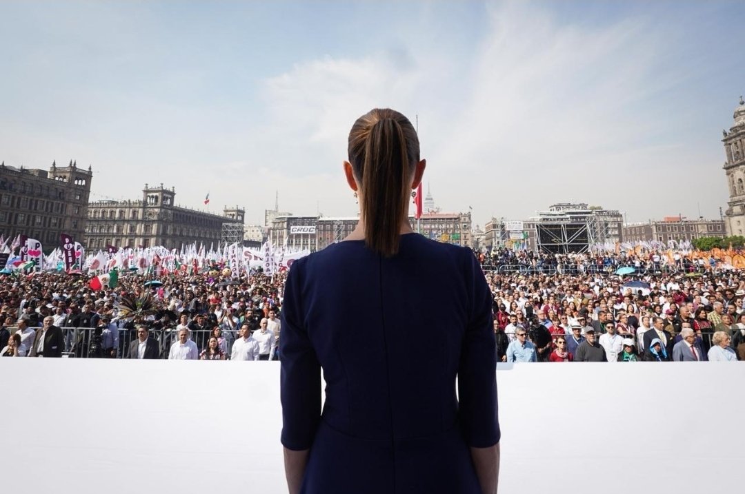 #MéxicoConClaudia 
🚨 La imagen más PODEROSA que verás hoy en la celebración de los #7AñosDeBienestar 

La Mujer más PODEROSA del Mundo <a href="/Claudiashein/">Claudia Sheinbaum Pardo</a> ante su ejército de más de 600 MIL PATRIOTAS...