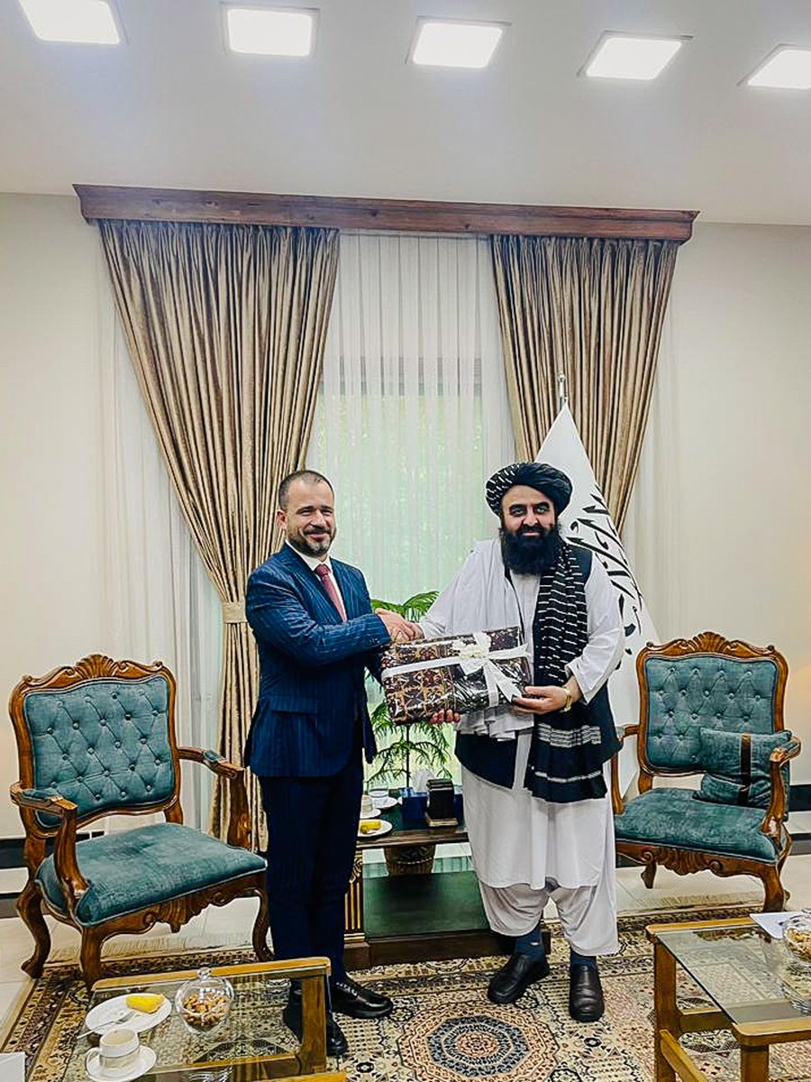 CenkUnal's tweet photo. Görevim süresince güler yüzlerini eksik etmeyen yetkilileri ziyaret ederek vedalaştım. Destekleriniz için şükranlarımı sunuyorum.

I visited all the officials who never withheld their warm smiles and sincerity throughout my assignment. I extend my gratitude for your support. https://t.co/JrcI13LPP2