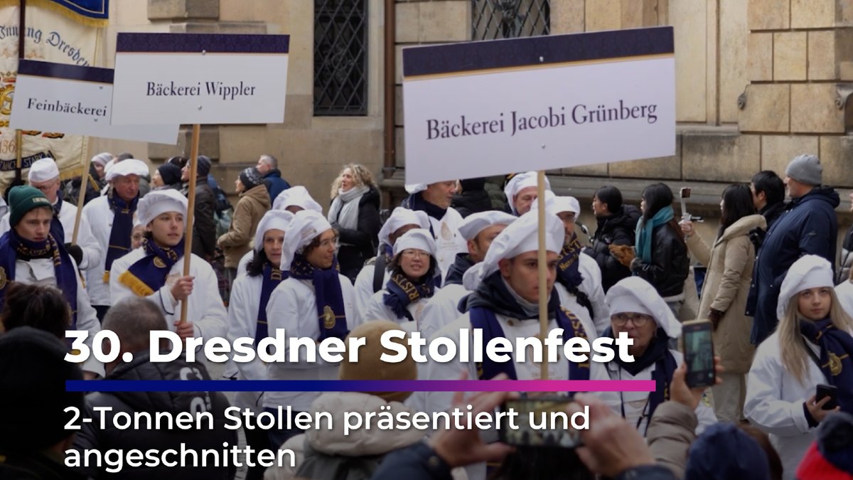 DresdenNews's tweet photo. 🌟 30 Jahre Dresdner Stollenfest!
Heute wurde am Kulturpalast der legendäre Riesenstollen enthüllt – rund zwei Tonnen schwer, aus 275 Einzelplatten zusammengesetzt und mit 100 Kilo Puderzucker verfeinert. 🎄
#dresden #stollenfest #stollen
Mehr: https://t.co/Vlldoc52oR https://t.co/WkaesSYMW6