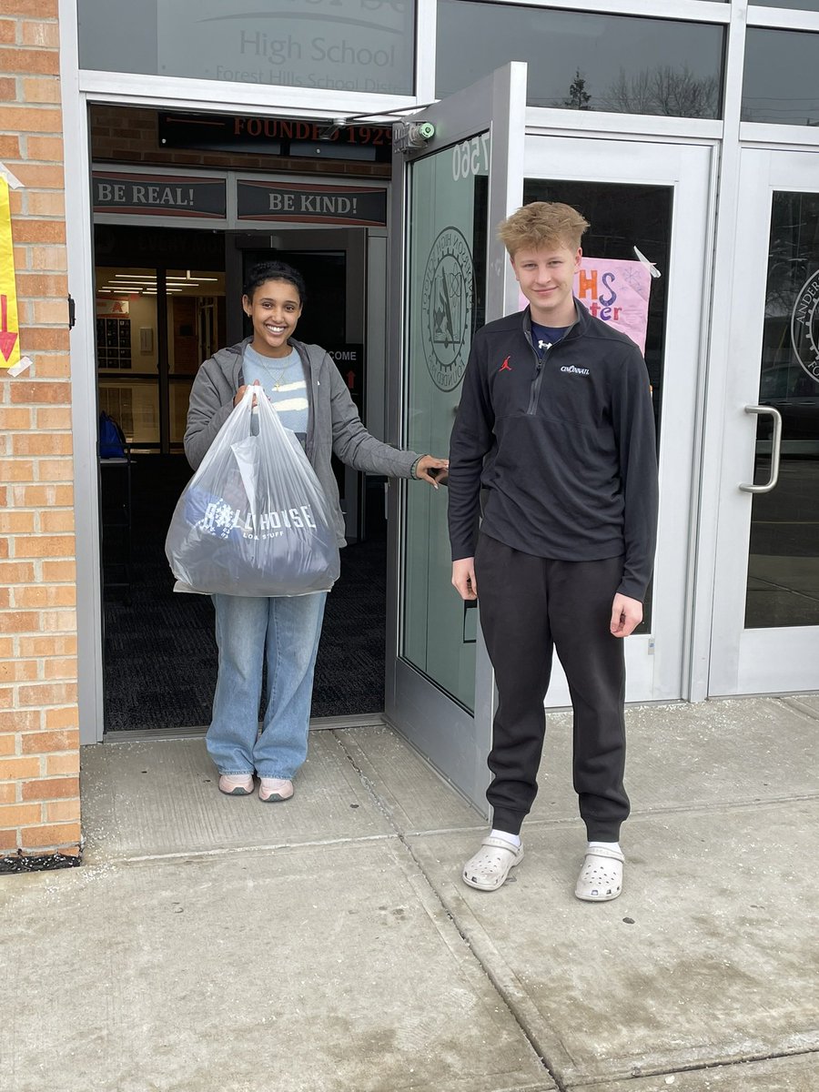 AndersonRaptors's tweet image. The Student Government Winter Coat Drive is going GREAT!! HUGE thank you to all who have stopped by to donate!! #AHSisFAMILY