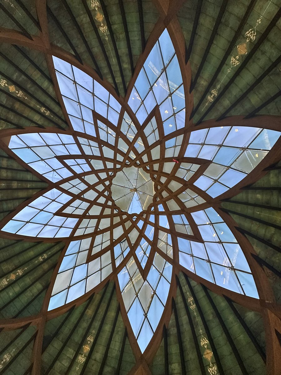 “İnsanın en büyük hatası, kendi gözüne ayna tutmamasıdır.”

Saatleri Ayarlama Enstitüsü