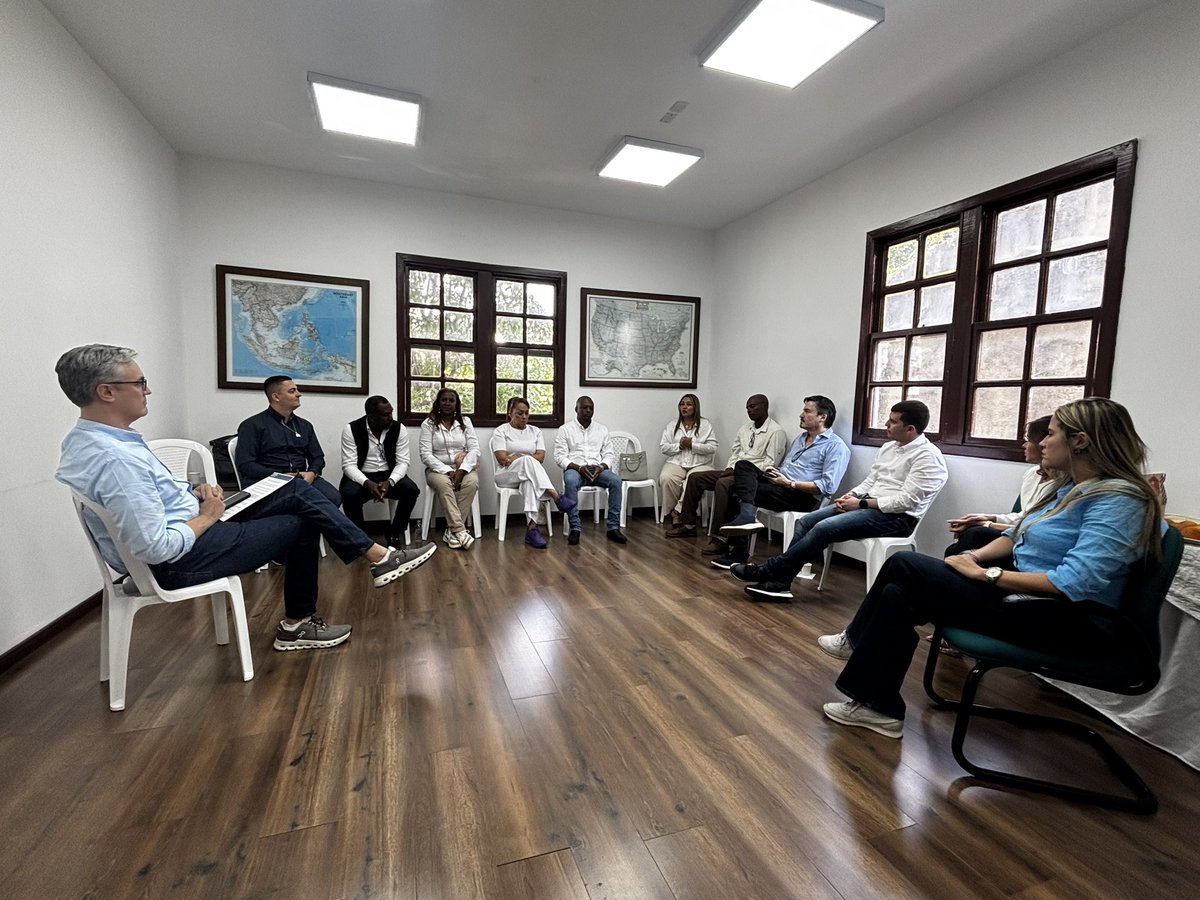 Hoy vivimos un momento muy especial. 🙌📸
En el evento donde se presentó oficialmente la lista del @cedemocratico a la Cámara por el Valle, tengo el honor de encabezarla con el #101.

Cada rostro, cada abrazo y cada palabra que compartimos hoy me recordó algo fundamental: todos