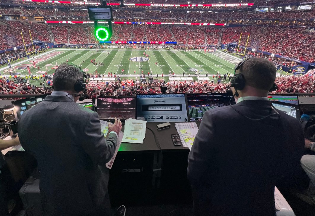 bhofheimer_espn's tweet image. ESPN's @cbfowler &amp;amp; @KirkHerbstreit are calling Georgia-Alabama in another championship game today. 📸 via @blackfor3 

Chris &amp;amp; Kirk called two CFP National Championships involving UGA-Bama, incl there in Atlanta in 2018 - Fowler's 'flu game': bit.ly/4iH0nfZ