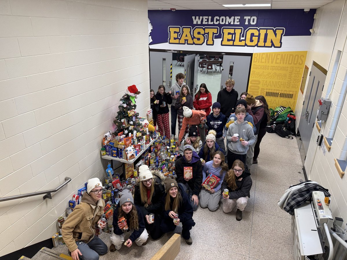 🎅🦅What a Great Day for the Eagles to collect Cans for the East Elgin Scrooge Campaign on the weekend🦅🎅