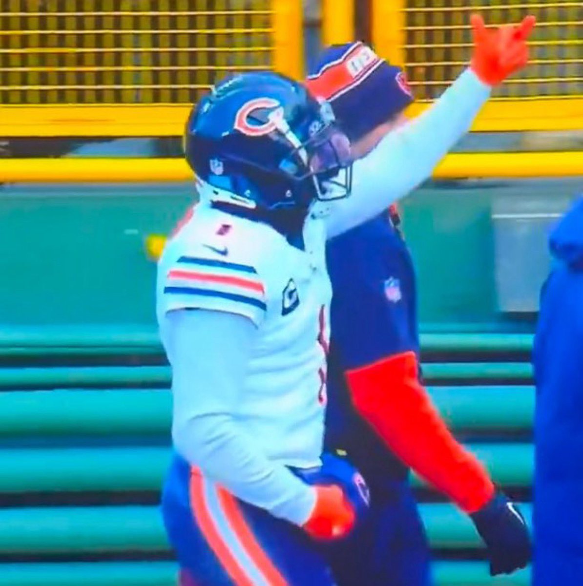 bearszn's tweet photo. Never forget when Jaylon Johnson gave us this legendary photo from the last Bears vs Packers game 👀

MOOD. 🐻⬇️ https://t.co/xu88X8mMuN