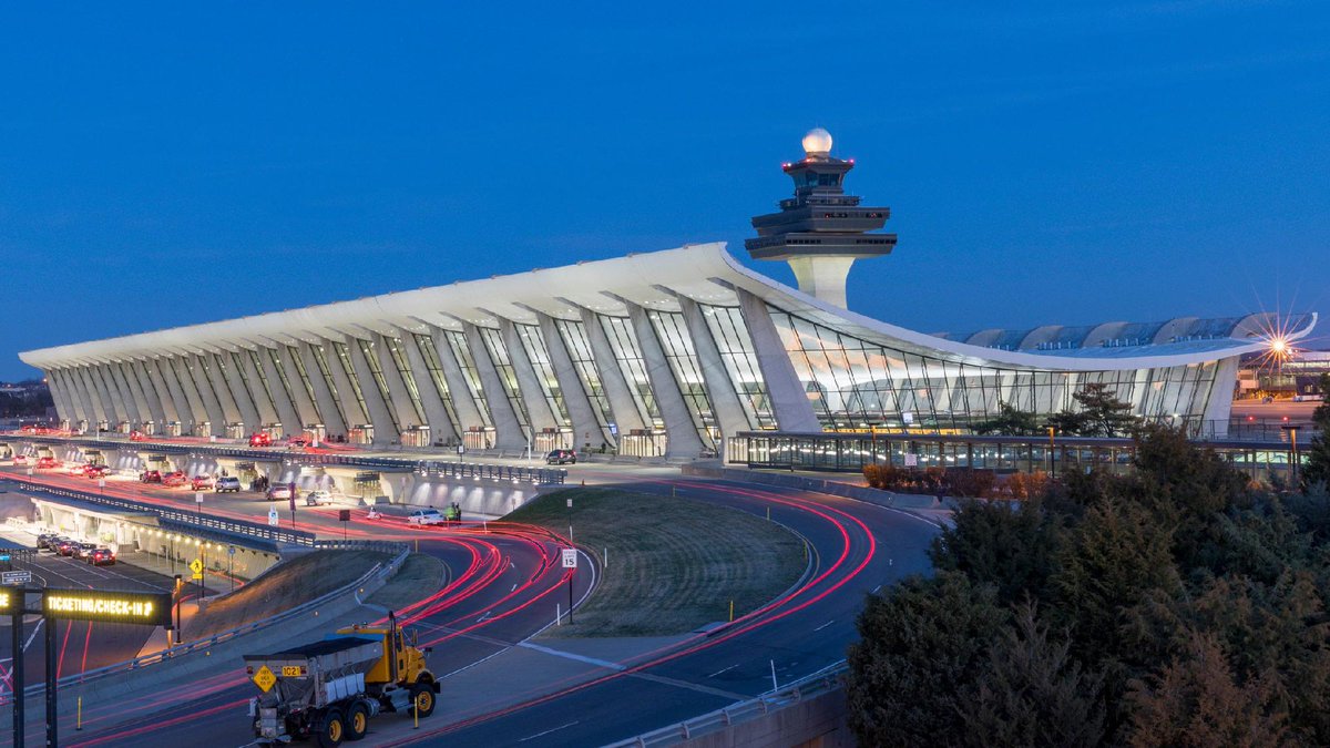 dezeen's tweet image. Donald Trump calls for "redesign" of Saarinen-designed Dulles Airport: dezeen.com/2025/12/04/tru…