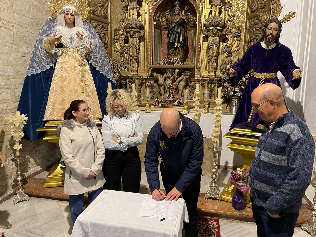 OracionRosario's tweet photo. 🟣 COMUNICADO OFICIAL🟣

En la tarde noche de ayer tuvo lugar la firma de la renovación con la Banda Municipal de Música ''Sebastián Valero'', Aguilar de la Frontera, la cual volverá a acompañar y marcar con sus bellos sones los pasos de ...
https://t.co/wR79v016cR https://t.co/gWDp3GlBav