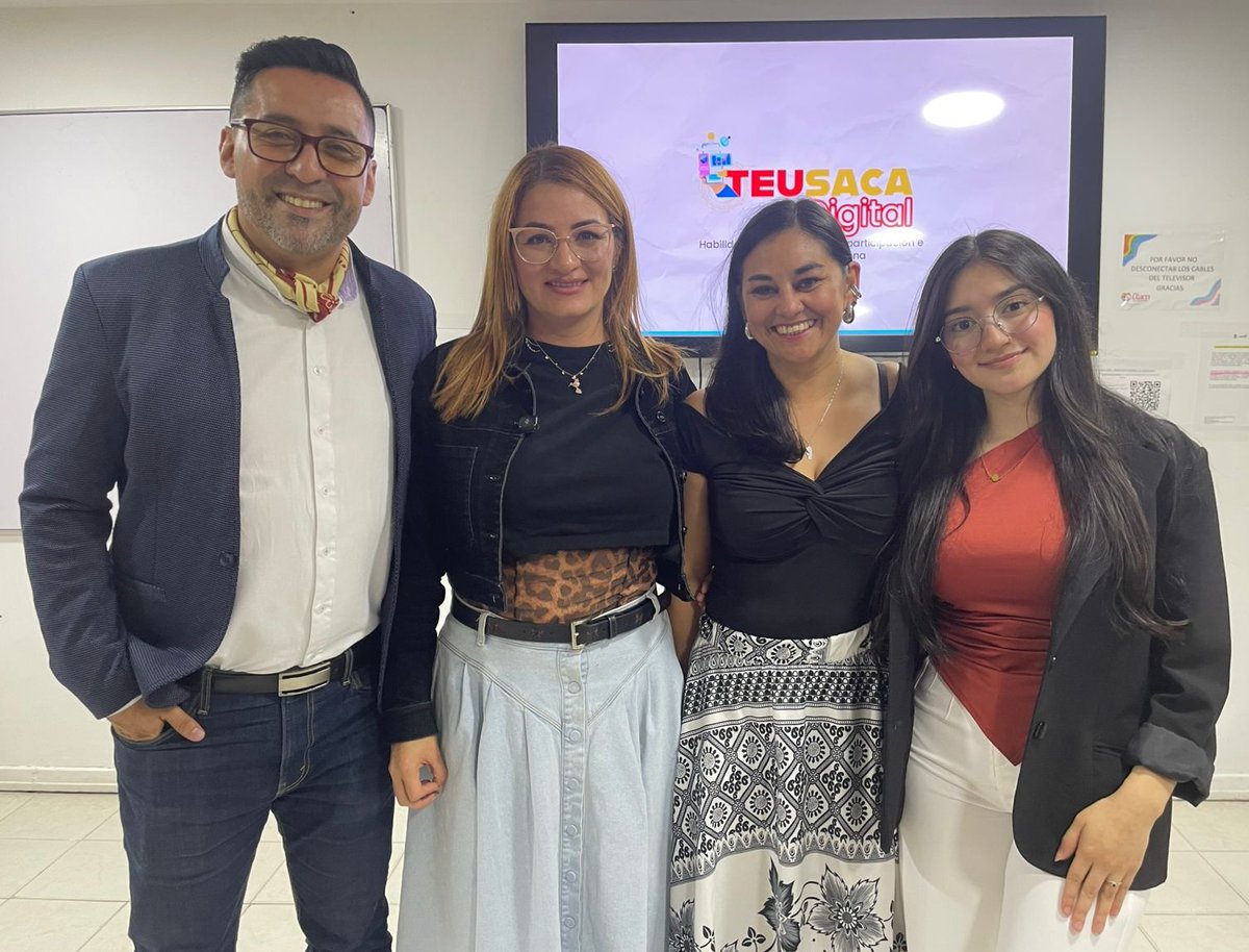 TeusacaDigital's tweet photo. 🎉💯Así se ven los días felices.🧡

Con alegría clausuramos el Plan de Formación de #TeusacaDigital, un proceso lleno de aprendizajes, alianzas que se tejieron en el camino, y afectos compartidos en cada sesión que tuvimos.👩🏾‍💻🌱

El logro es todo suyo.🎉👨‍🎓 👩🏾‍🎓

#TeusacaDigital 🟠📳 https://t.co/BuWT9p8xV3