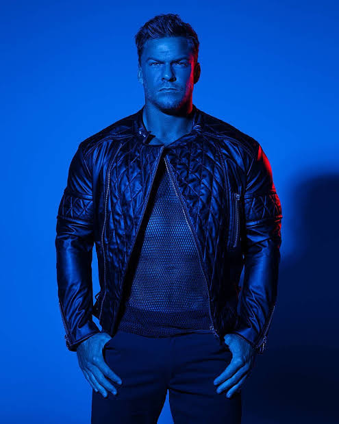 Alainbert's tweet image. GRAYSON RHICHARDS

/Seguridad privada de alto riesgo/ 

 /Viudo y sin hijos. Les perdí a los dos el mismo día/