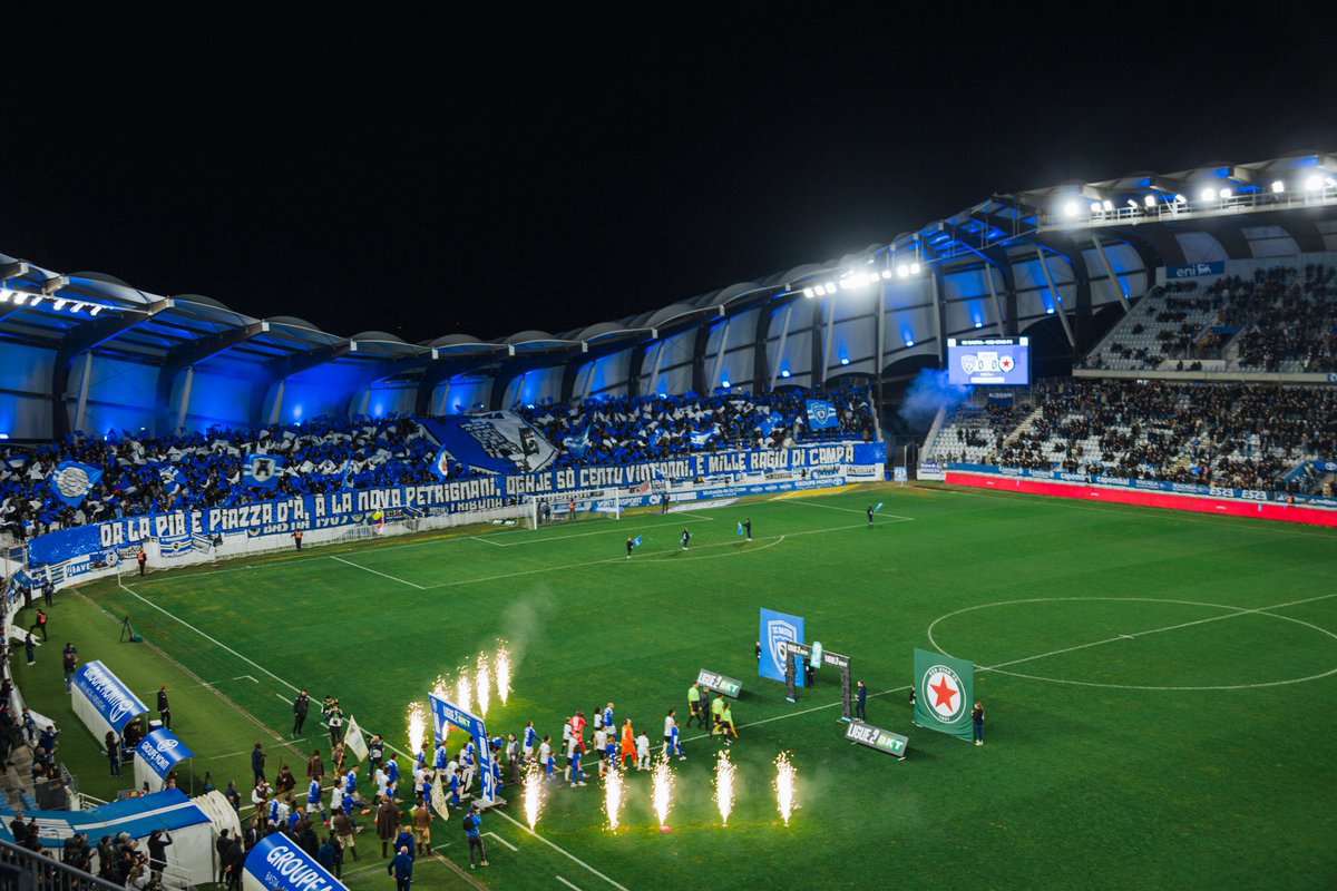 SECBSocios's tweet image. 𝗖𝗘𝗟𝗨𝗜 𝗤𝗨𝗜 𝗡𝗘 𝗠𝗔𝗥𝗖𝗛𝗘 𝗣𝗔𝗦 𝗗𝗔𝗡𝗦 𝗟'𝗜𝗡𝗧𝗘𝗥𝗘𝗧 𝗦𝗨𝗣𝗥𝗘𝗠𝗘 𝗗𝗨 𝗦𝗣𝗢𝗥𝗧𝗜𝗡𝗚 𝗠𝗔𝗥𝗖𝗛𝗘 𝗦𝗘𝗨𝗟 𝗘𝗧 𝗦'𝗔𝗨𝗧𝗢-𝗘𝗫𝗖𝗟𝗨𝗧.

Nous avions invité l'ensemble du peuple à prendre le chemin de Furiani pour fêter nos 120 ans d'histoire et l'ouverture…