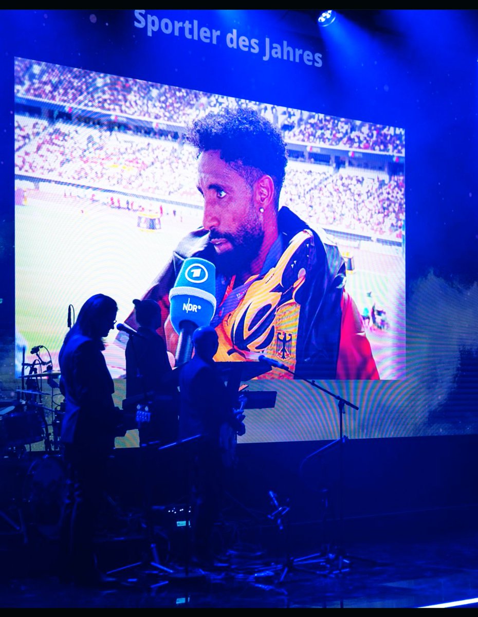 ᗩᗰᗩᑎᗩᒪ ᑭETᖇOᔕ tweet media