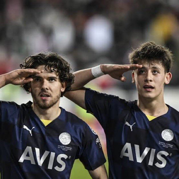 Bunlar için                        İkisini sattı

Yatacak yerin yok Aliiii