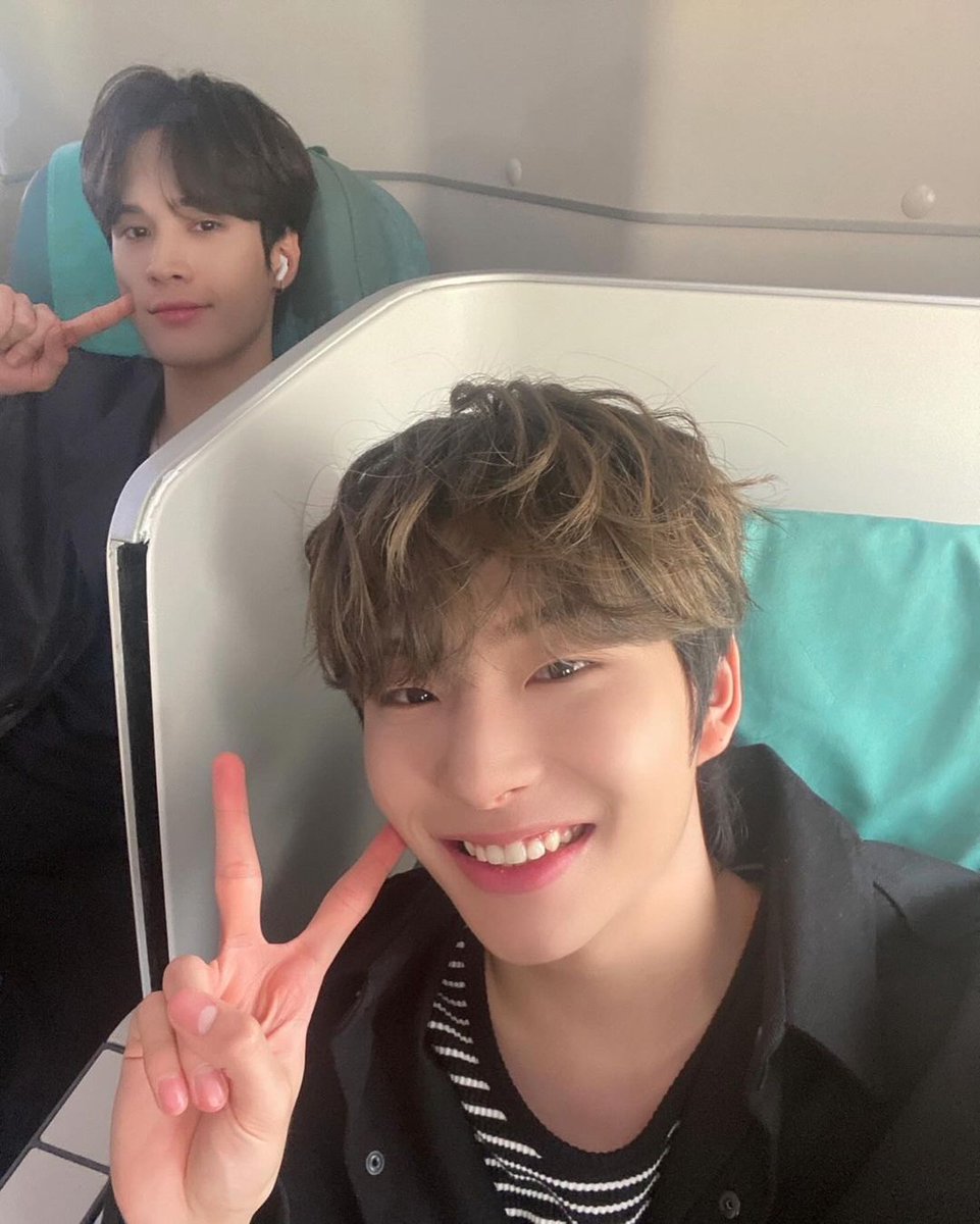dailyjchang's tweet image. Jay and Minseo flight buddies  ✈️

#JAYCHANG #제이창 #ONEPACT #원팩트