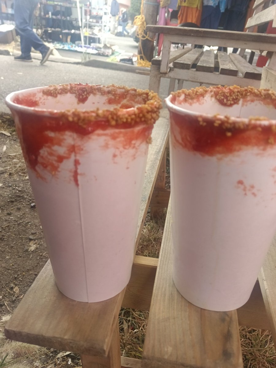 AniRoger's tweet image. Acá en el tianguis del metro Ecatepec 
Quién anda por acá?