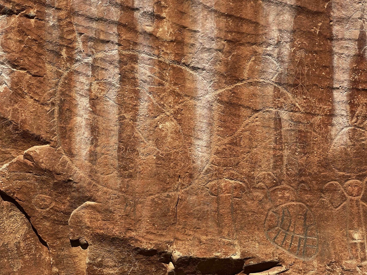 Medicine Lodge State Archeological Site: A Wyoming state park that interprets the Medicine Lodge Creek Site, a prehistoric Native American archeological site near Hyattville. The site includes petroglyphs and pictographs on the rock face.