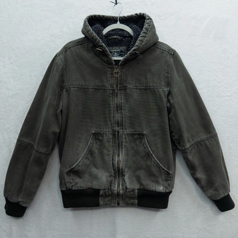 IRGRL's tweet image. G.H. Bass &amp;amp; Co Duck Canvas Sherpa-Lined Jacket 🧥🔥
Vintage, distressed &amp;amp; winter-ready. Size S — grab it before someone else decides they “love the outdoors” 😂❄️

ebay.com/itm/1878161376…

Follow 2Threaded on all socials + eBay!
#VintageStyle #WinterWear #EbayFinds #2Threaded