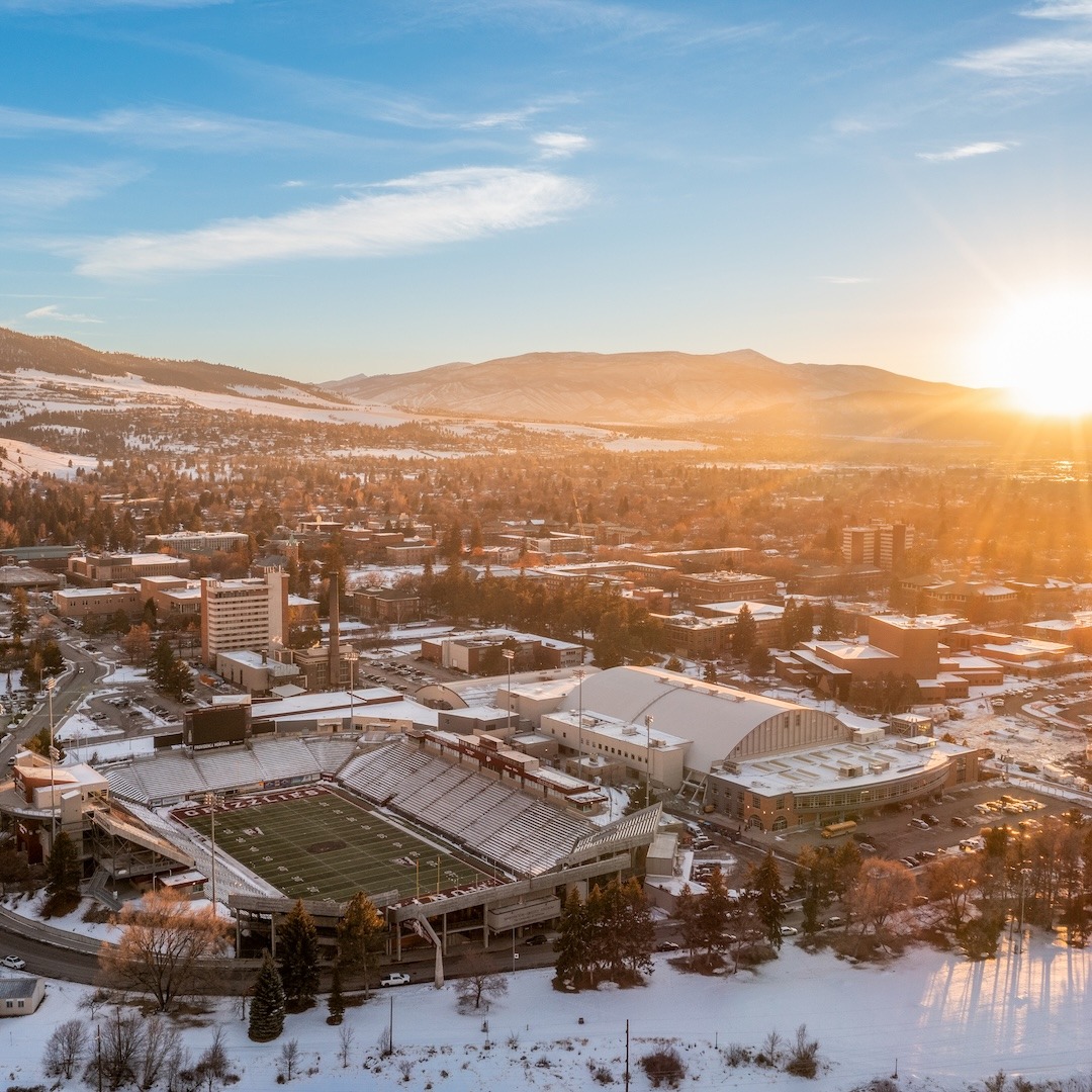 A fresh layer of snow is the perfect backdrop for playoff football in Missoula. ❄️
The Griz return to Washington–Grizzly Stadium today at noon to battle the South Dakota State Jackrabbits. Get bunddled up and ready to cheer loud!