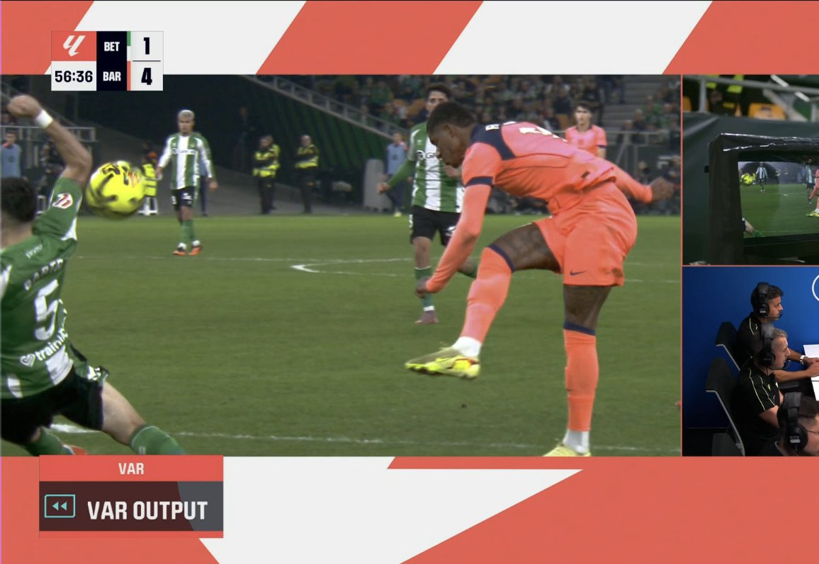 I thought when the ball hits the leg before the Arm they don't call it a penalty 

This one shock me oh

5-1 sha 😂😂😂😂