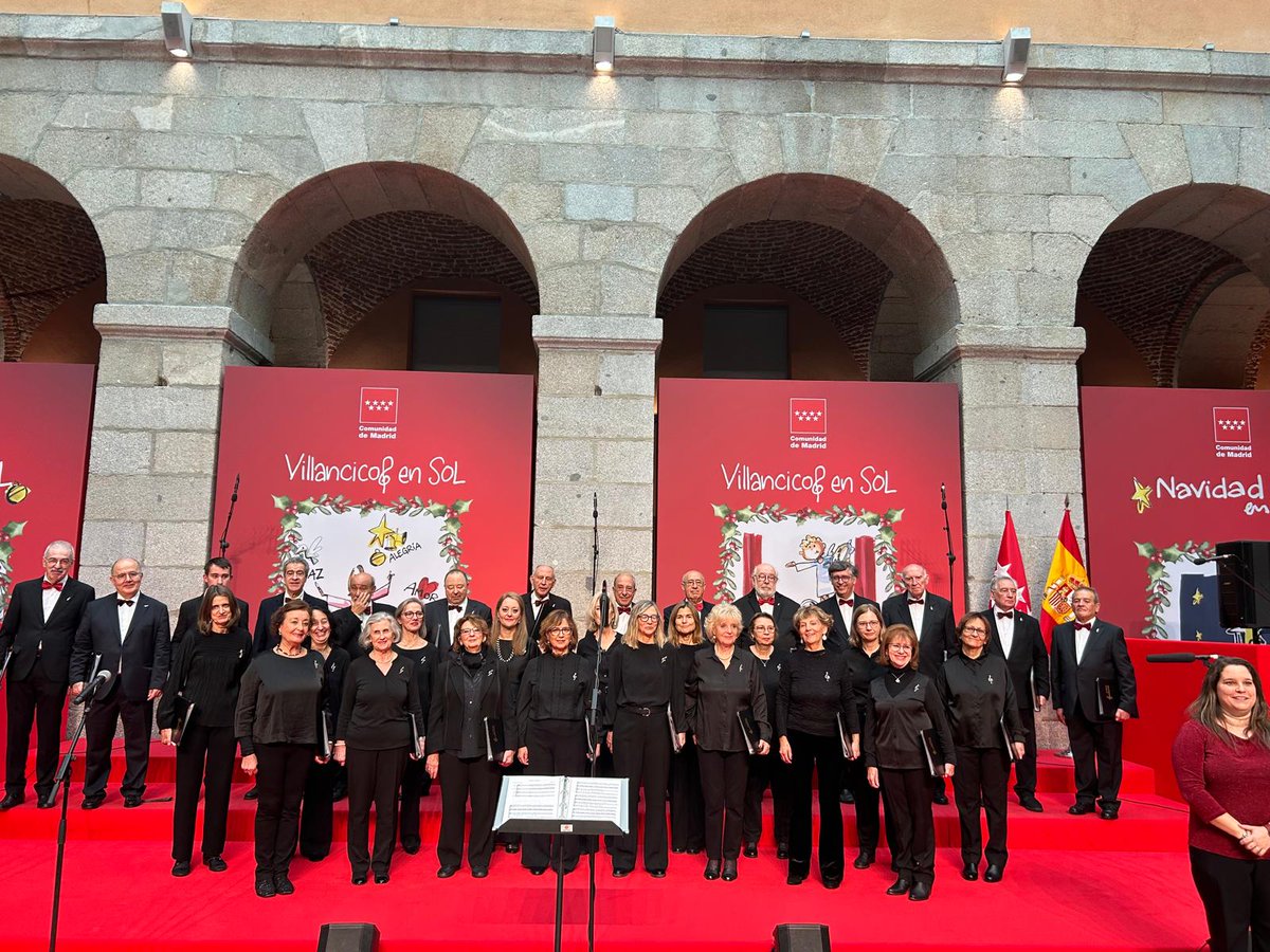 Concierto navideño de la Asociación Coral Stellarum bajo la dirección de Alicia Arenas en la Real Casa de Correos.