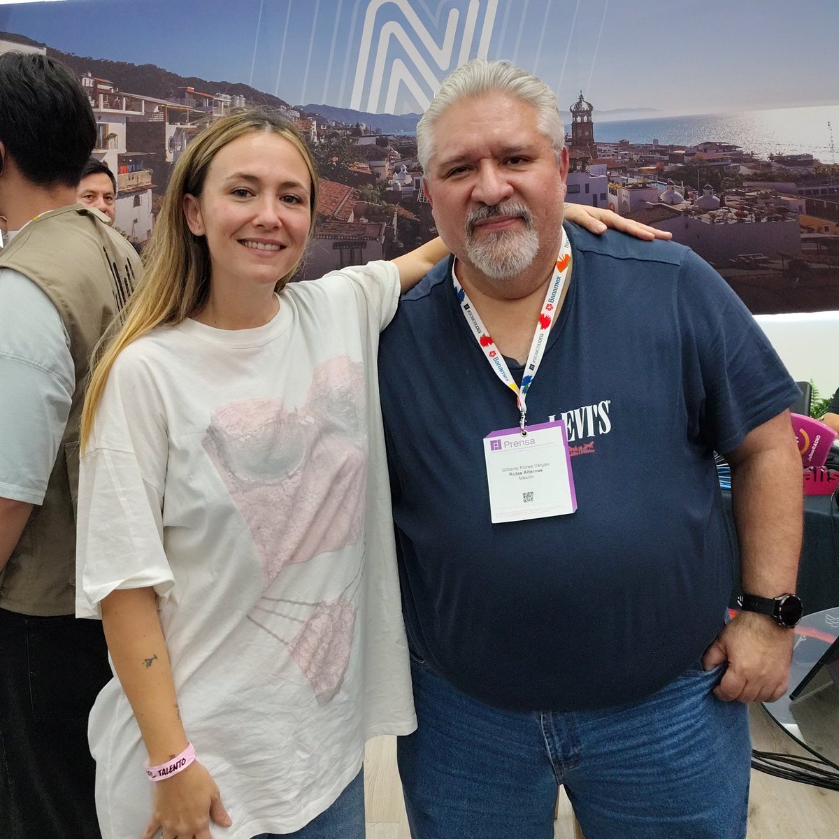 GF13's tweet photo. Las noches del #ForoFIL se han llenado de talento barcelonés, de euforia y mucho baile.
Muchas gracias a Rigoberta Bandini, Mushkaa, Zyanya y Joan Garriga por las pláticas radiofónicas. ¡Los esperamos pronto de regreso en GDL. https://t.co/4D4kxn0aP9