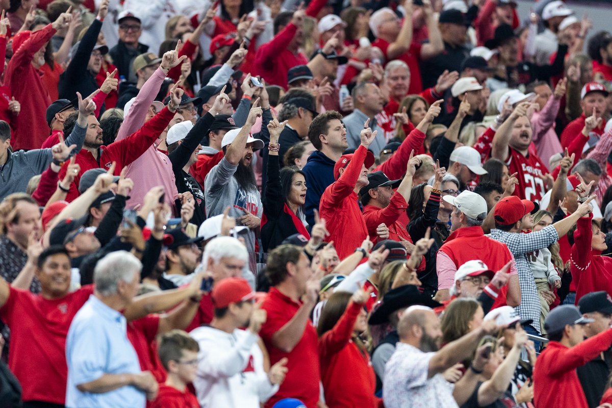 TexasTech's tweet photo. It's all West Texas

#Big12FB https://t.co/NFxG1K7ahx
