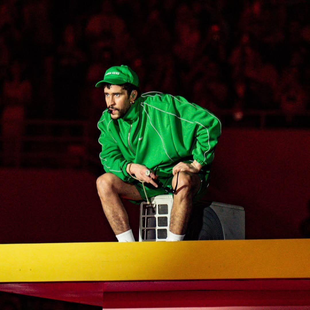 Bad Bunny makes history with the "DeBÍ TiRAR MáS FOToS World Tour" in Costa Rica, as the biggest crowd ever gathered for a single artist in the country’s HISTORY was reported. 🇨🇷🏟️