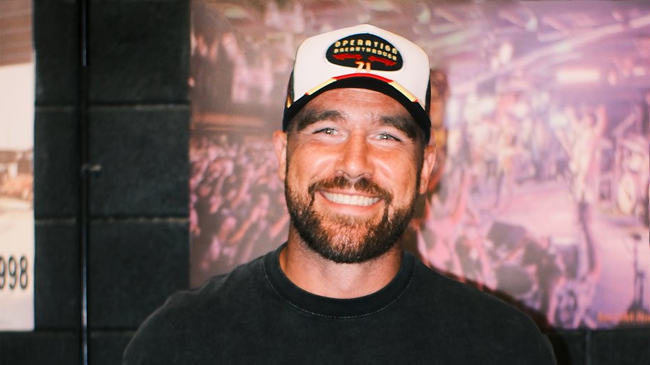 The_Daily_Chief's tweet image. No days off 🔥

RT this post to vote for Travis Kelce in BOTH:

#WPMOYChallenge + @tkelce
#ProBowlVote + @tkelce

Let’s get our guy the recognition he deserves! 🙌