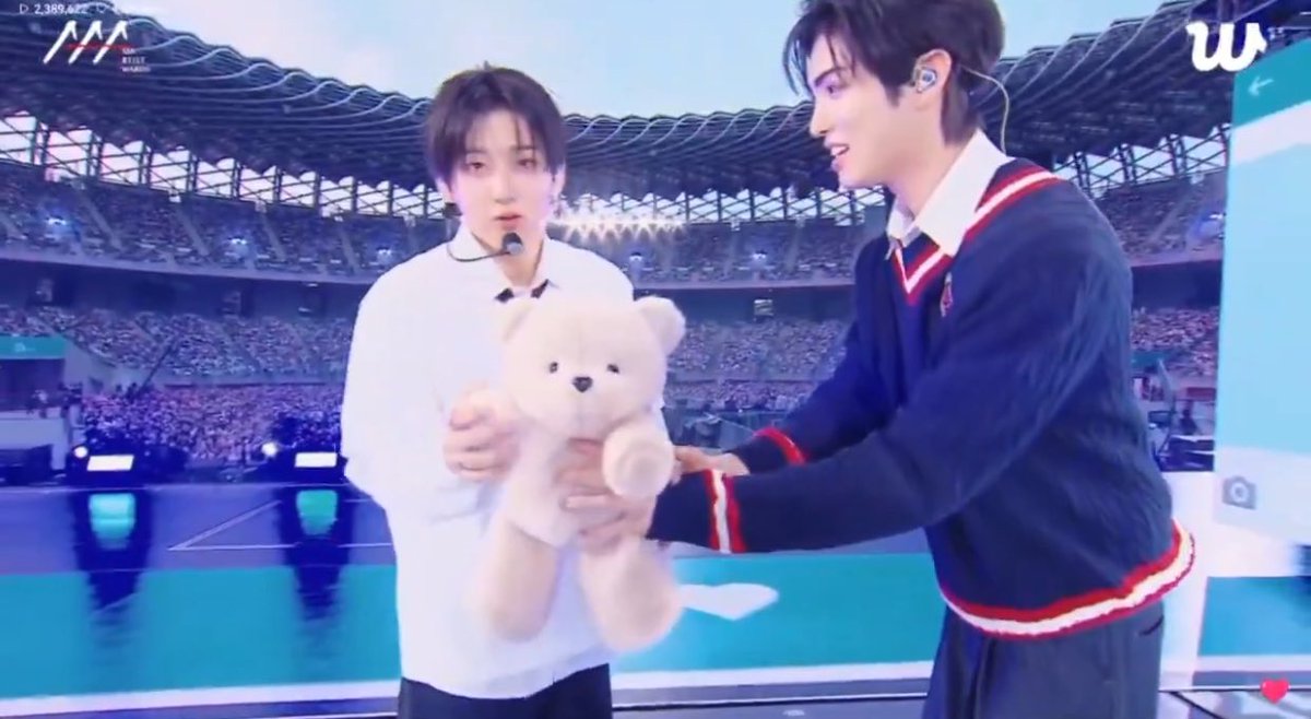 amaru_kickflip's tweet image. It was an OT7 stage