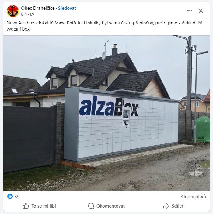 Tahle fotka z typické pražské suburbie pár kilometrů za Zličínem toho říká strašně moc. Chodníky a asfaltové silnice tam sice zatím nedorazily, ale opravdová civilizace v podobě druhého Alzaboxu už ano! #priority