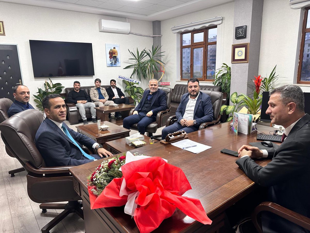 Millî Eğitim Müdürlüğümüz ile promosyon ve ihale sürecine ilişkin kapsamlı ve verimli bir değerlendirme toplantısı gerçekleştirdik. Görüşmeler sonucunda, pazartesi gününden itibaren tüm bankalarla temas kurulması ve ihaleye katılımlarının sağlanması yönünde ortak karar alınmıştır