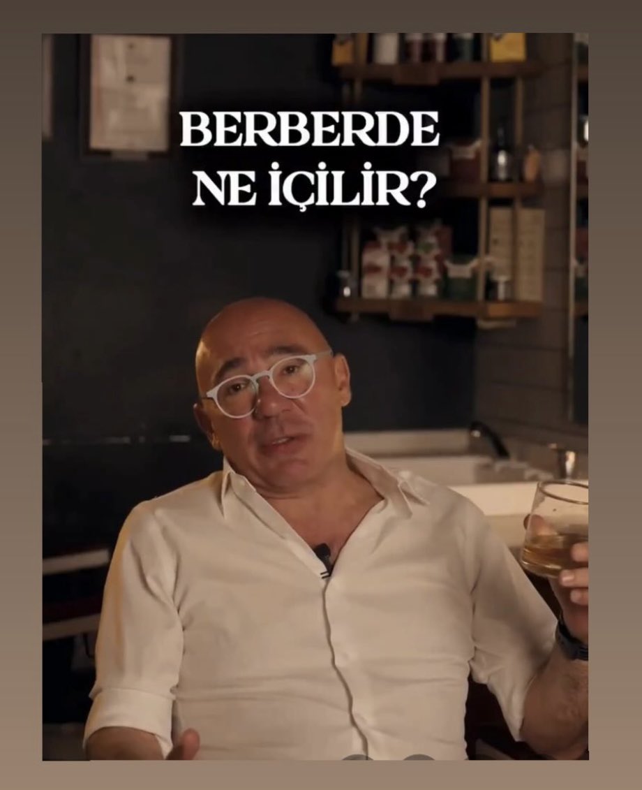 Zıkkımın kökü içilir berberde ezik çakma gurme hödüğü. O şişe ile seni ayrılmaz bir bütün haline getirecek bir çok berber var da asıl mevzu berberde viski içilmeyeceğidir. Havada uçuşan tüyler, kıllar doluşur içine bir. Berber traş olma mekanıdır, içkinin kokusunu, muhabbetini