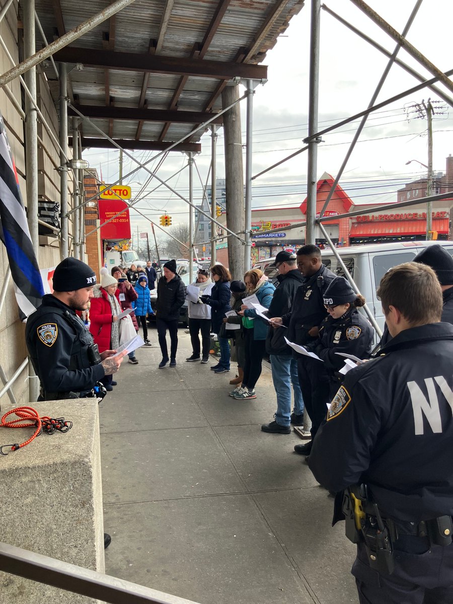 NYPD101Pct's tweet photo. The 101 Precinct extends our sincere thanks to the NYPD Prayer Warriors for joining us today and lifting our officers in prayer. Your support, encouragement, and partnership mean so much to our team and our community. 🙏💙 #NYPD #CommunitySupport #101Precinct https://t.co/fRnbkw1fHI