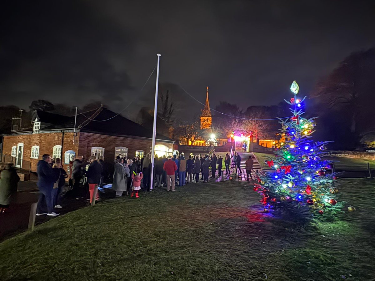 WhitegateVision's tweet image. What a lovely evening we’ve had turning on the village lights.  Thank you to Andrew for playing the organ, to Decibel’s for their wonderful performance, the children from Whitegate Primary School for their readings. Thanks to everyone for coming !