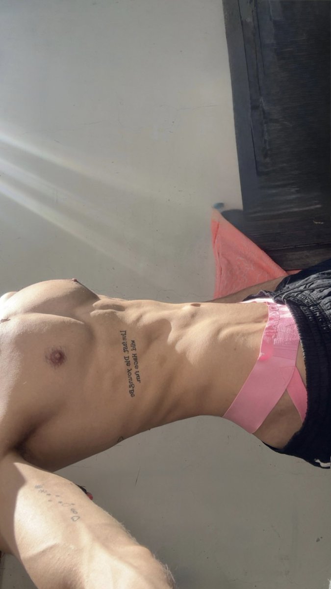 JeanCond7's tweet image. Aparte del pelo, la ropa interior, que más tendré rosado?👀