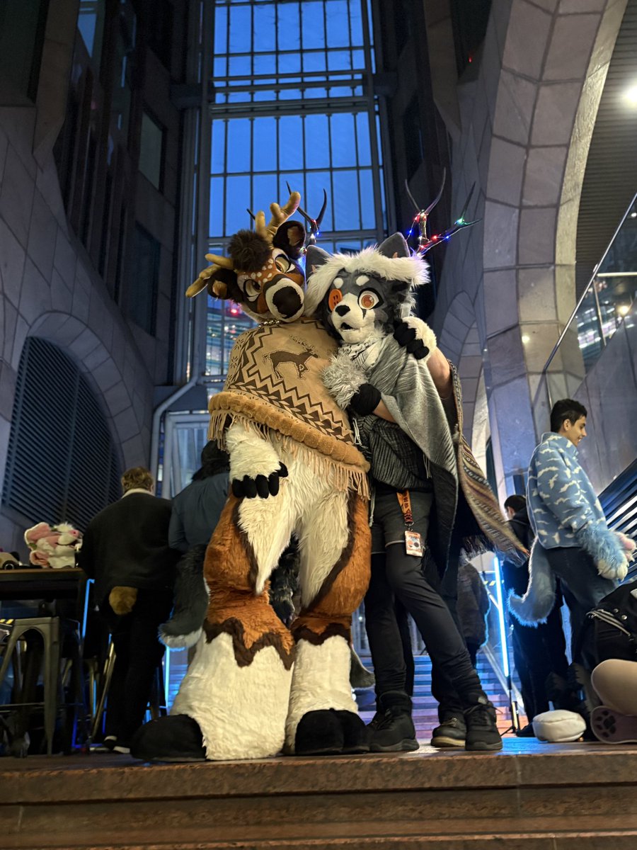 #lfwp #londonfurs was awesome!! Met a bunch of amazing people! 

So excited to come back! <3 <3

Here's me with <a href="/vincehooves/">Vincent🇬🇧🇵🇱 🔜 Daytona 24h, NFC</a> 

📸 <a href="/FlintManey/">Flint Maney! 🔜 NFC #79 🔜 ATT #74</a>