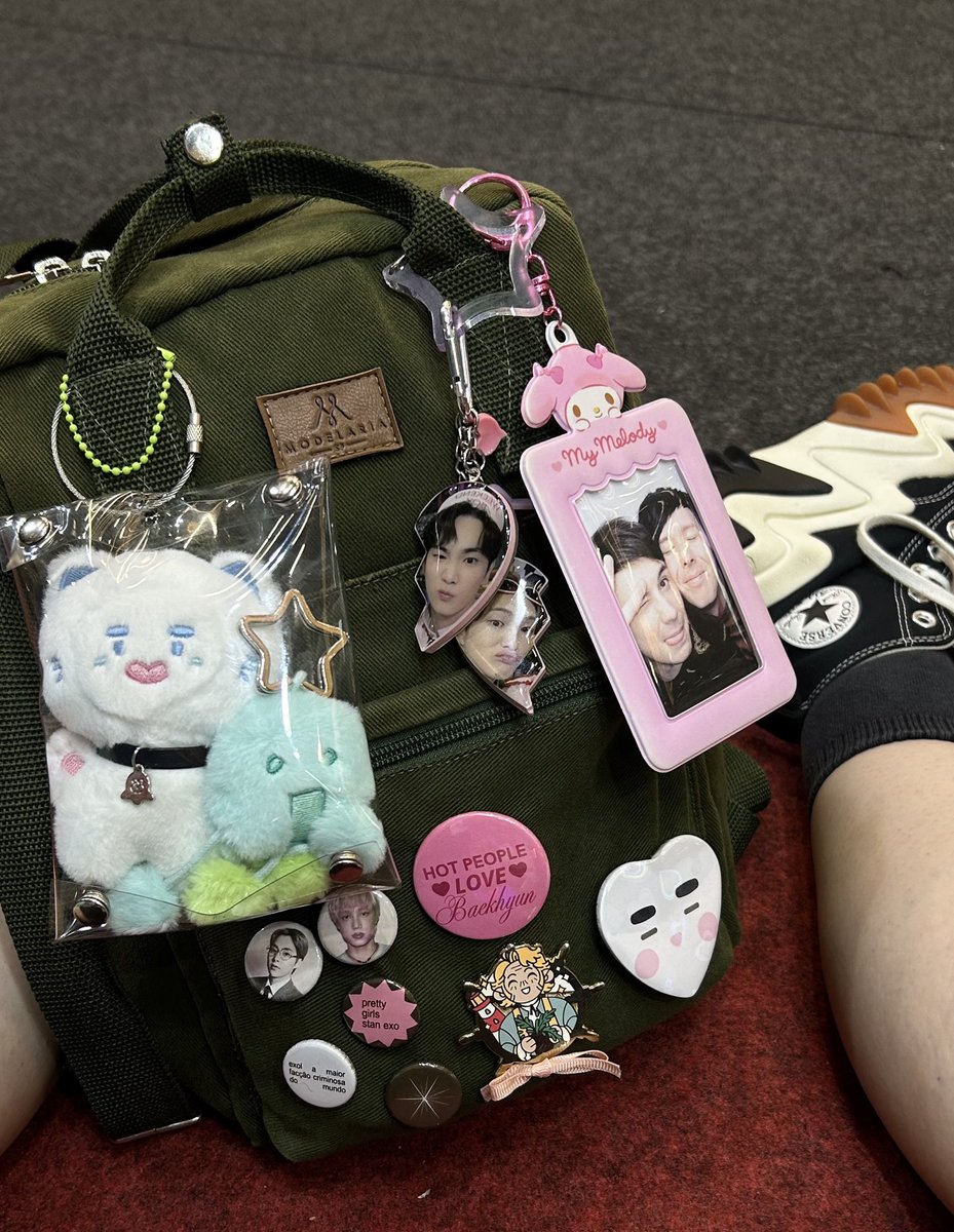 C1NNAMONKAI's tweet photo. representando todas as phannies que participam de 1937292 fandoms aqui na ccxp https://t.co/e2xr9raHws