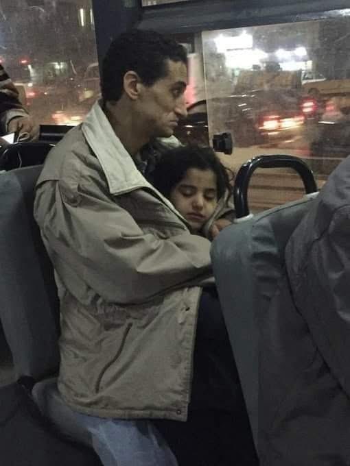 معظمنا يكافح في هذه الحياة ليس حُبّاً فيها..وإنّما حُبّاً فيمن نُحبُّهُم