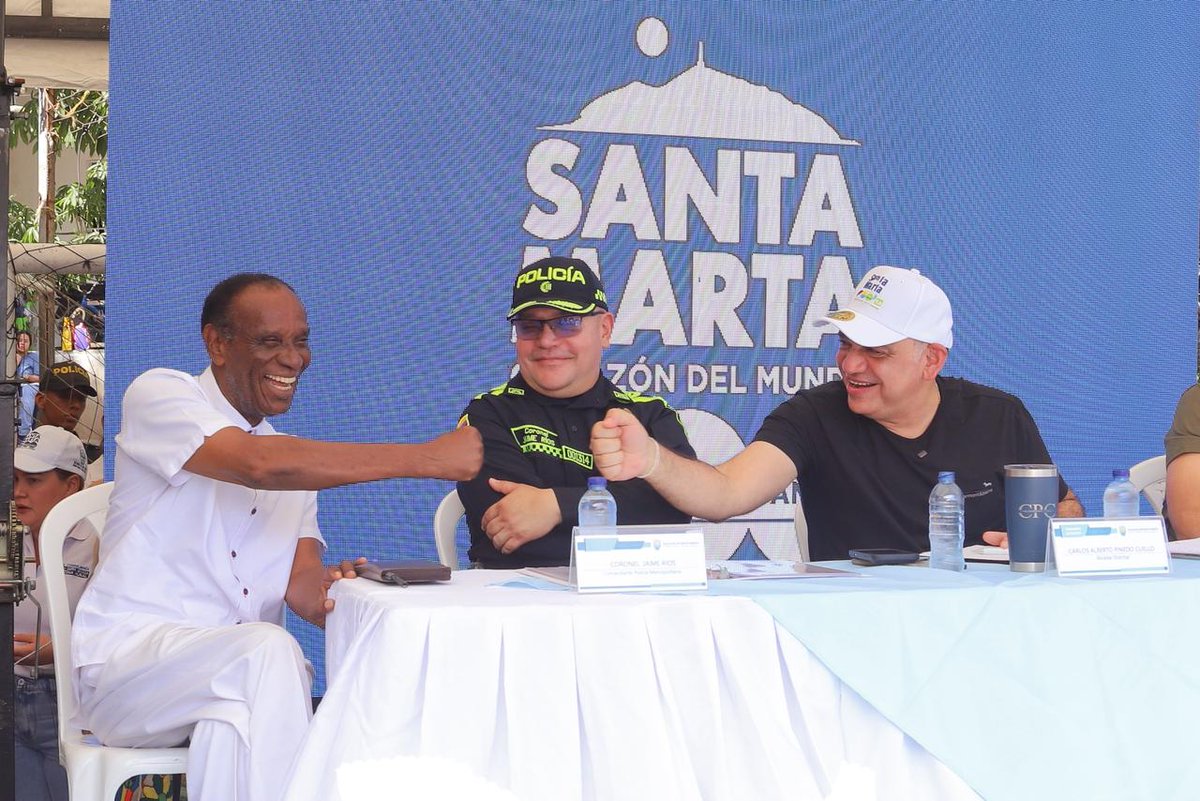SantaMartaDTCH's tweet photo. ¡Seguimos transformando Santa Marta barrio por barrio! 

El alcalde @CarlosPinedoC sigue llegando donde otros no lo hicieron. Hoy desde Pastrana, Alcaldía al Barrio está con toda su oferta institucional para acercarla a cada samario. https://t.co/JL3BMXCDHv