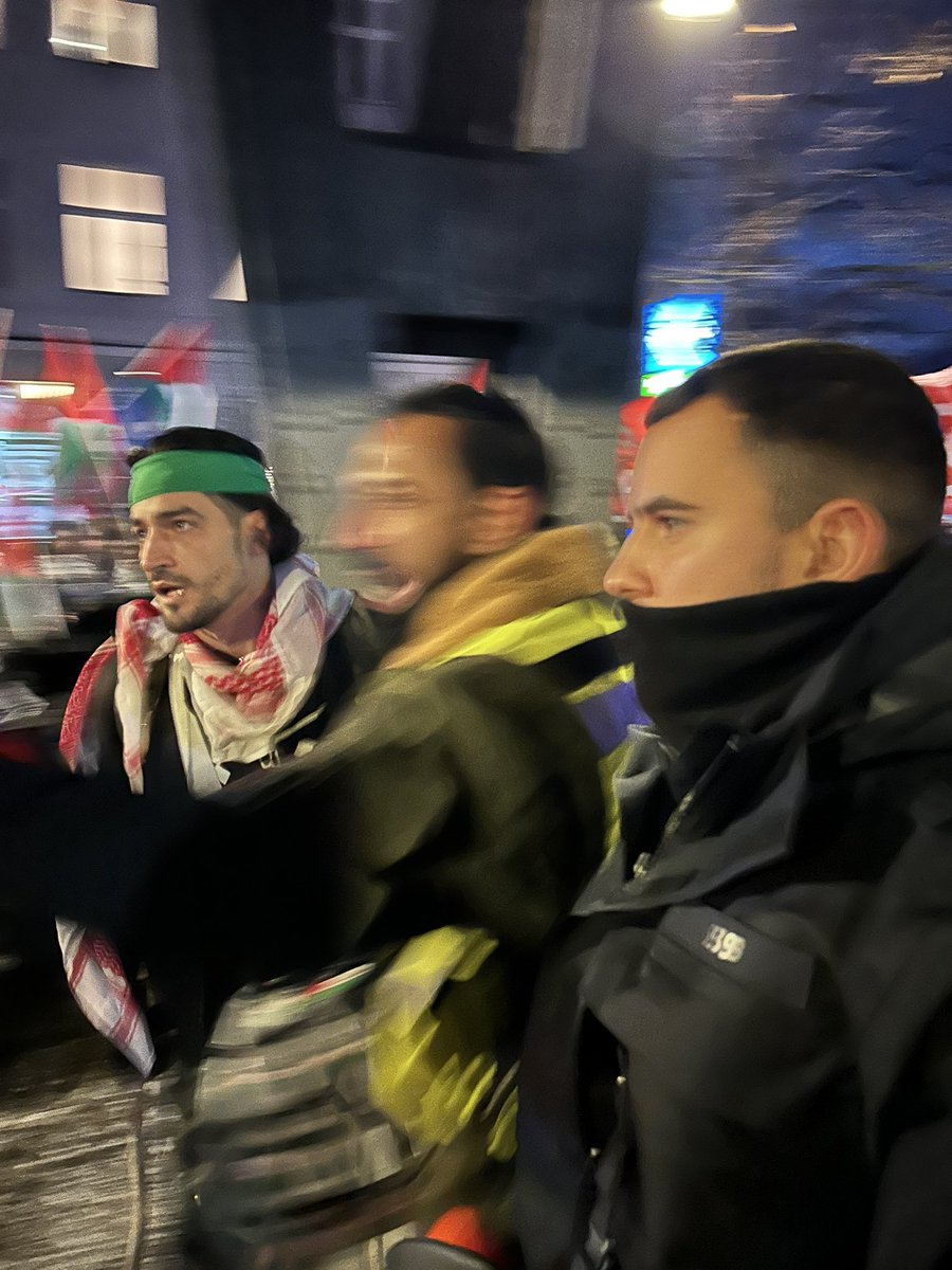 PreislerKa's tweet photo. Dank @polizeiberlin @PolizeiBerlin_E blieb es heute bei zahlreichen polizeilichen Maßnahmen, aber ohne große Ausschreitungen. #b0612 https://t.co/Noho9XN9Kk