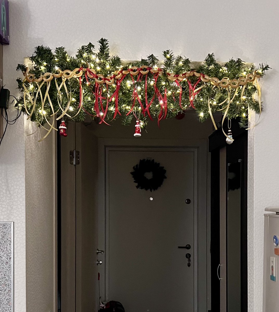 на полноценную елку у меня нет места в квартире нашла альтернативу потратила целый на гирлянду из сушек на распределение елочной гирлянды росы но мне все так нравится